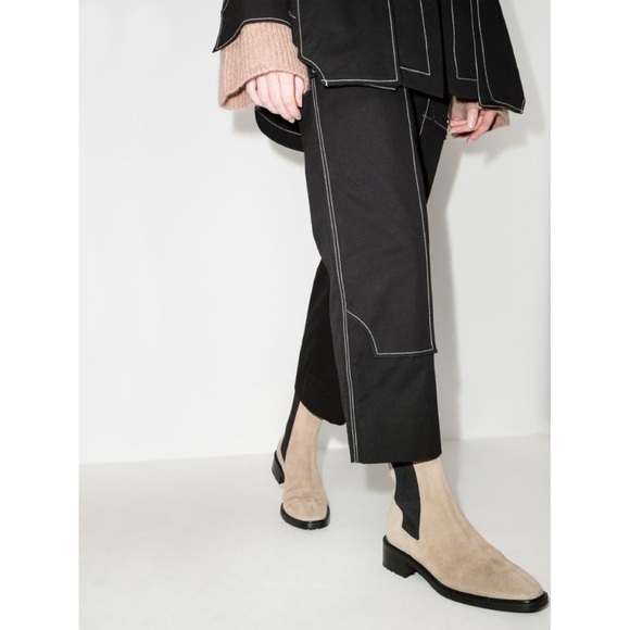 Aeyde • Simone 40 Suede Chelsea Boots ankle lug sole taupe beige snip square toe - Picture 8 of 14